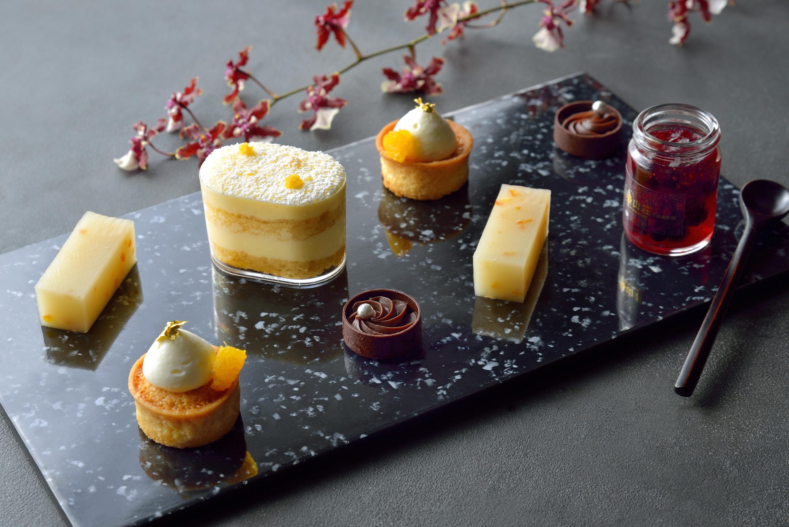 日本酒香る和のティータイム Kubotaアフタヌーンティー 東京のホテルならホテル椿山荘東京 公式サイト